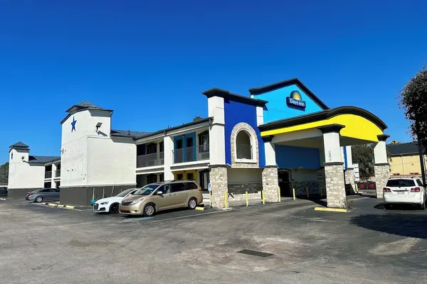 Photo 1 - Days Inn by Wyndham Houston East