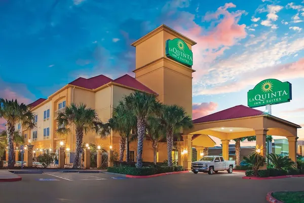 Photo 1 - La Quinta Inn & Suites by Wyndham Beaumont West