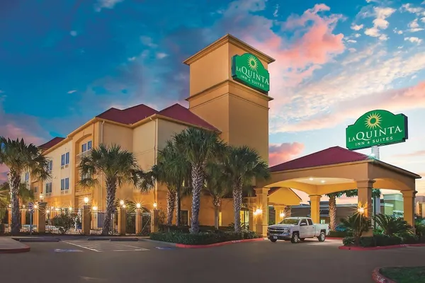 Photo 1 - La Quinta Inn & Suites by Wyndham Beaumont West