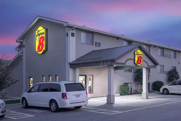 Photo 1 - Super 8 by Wyndham Willmar