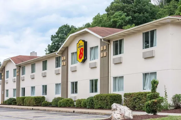 Photo 1 - Super 8 by Wyndham Pittsburgh/Monroeville