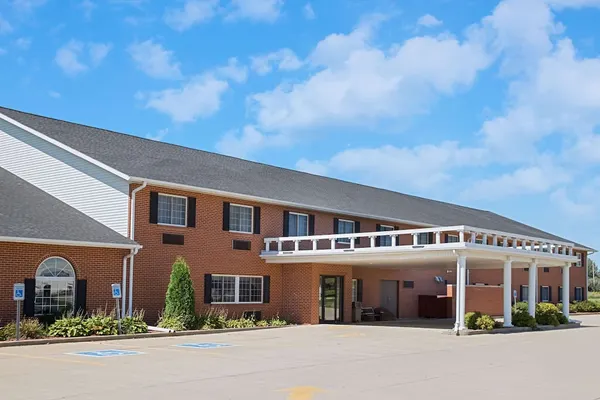 Photo 1 - Super 8 by Wyndham New Hampton
