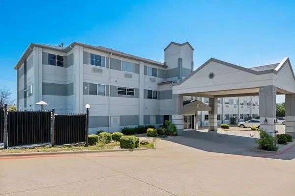 Photo 1 - Super 8 by Wyndham Weatherford