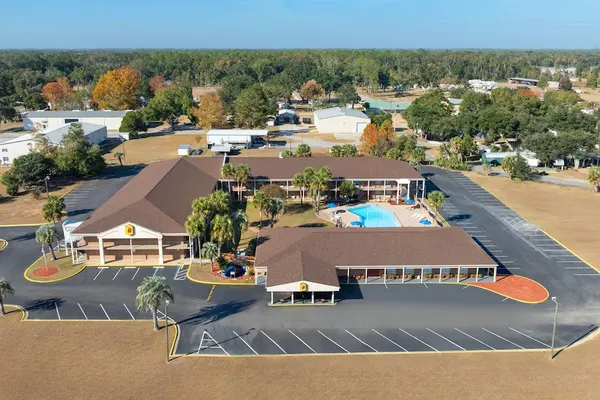 Photo 1 - Super 8 by Wyndham Lake City