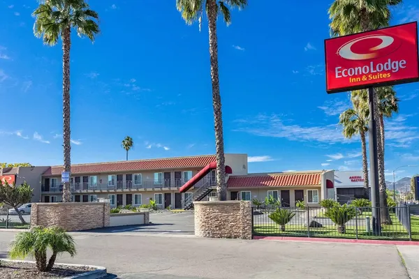 Photo 1 - Econo Lodge Inn & Suites Escondido Downtown