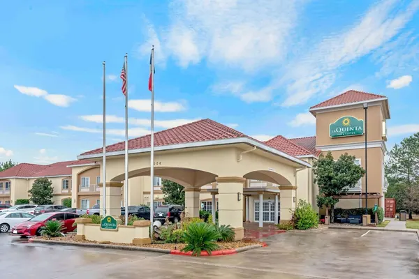 Photo 1 - La Quinta Inn & Suites by Wyndham Conroe