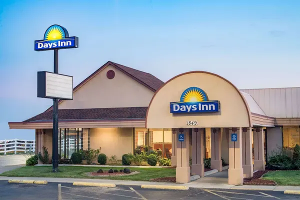 Photo 1 - Days Inn by Wyndham Grove City Columbus South