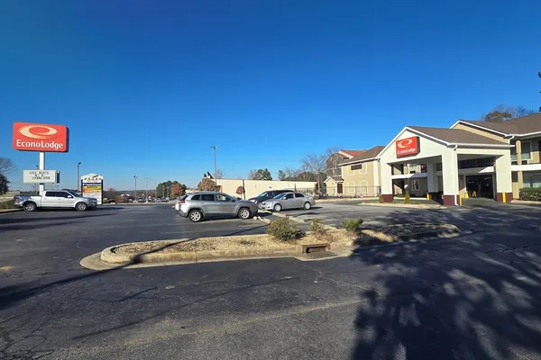 Photo 1 - Econo Lodge Villa Rica