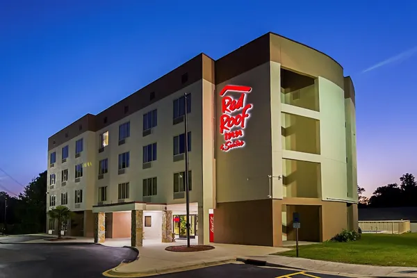 Photo 1 - Red Roof Inn & Suites Fayetteville - Fort Bragg