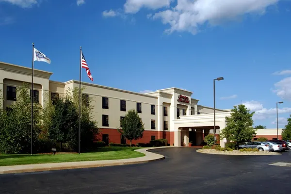 Photo 1 - Hampton Inn & Suites Kalamazoo - Oshtemo