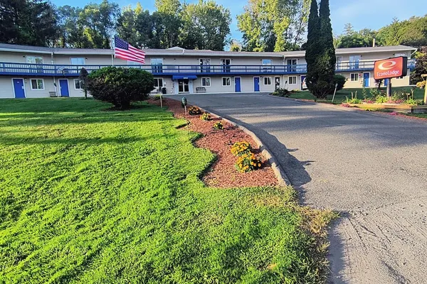 Photo 1 - Econo Lodge Lee - Great Barrington