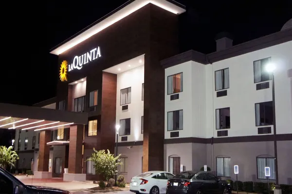 Photo 1 - La Quinta Inn & Suites by Wyndham Meridian