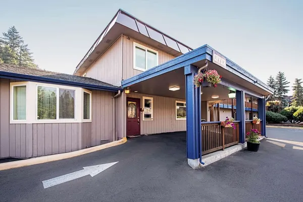 Photo 1 - Rodeway Inn Enumclaw Mount Rainier-Crystal Mountain Area