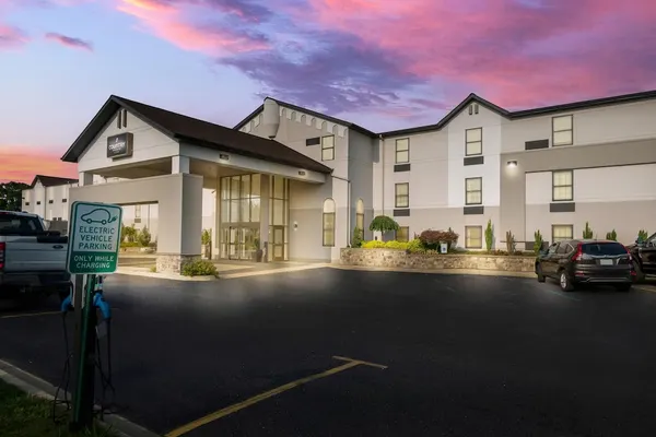 Photo 1 - Country Inn & Suites by Radisson, Grandville-Grand Rapids West, MI