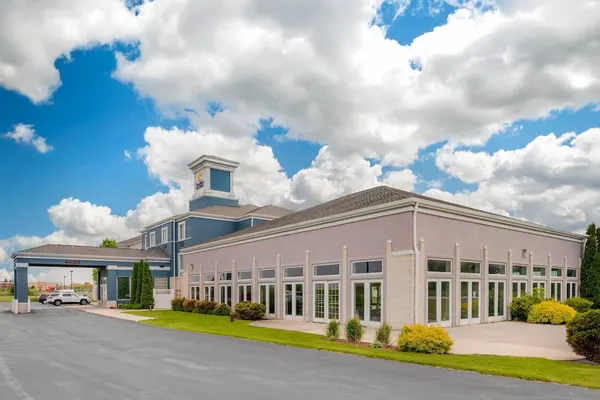 Photo 1 - Comfort Inn & Suites Sheboygan I-43
