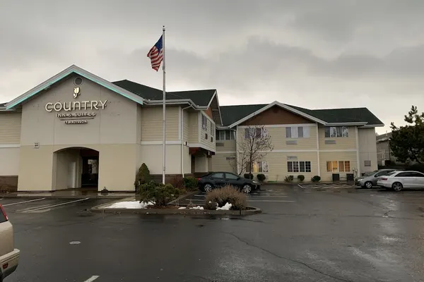 Photo 1 - Country Inn & Suites by Radisson, Bend, OR