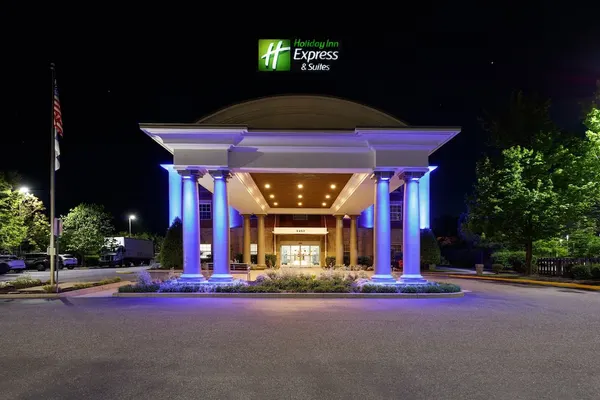 Photo 1 - Holiday Inn Express & Suites Williamsburg by IHG