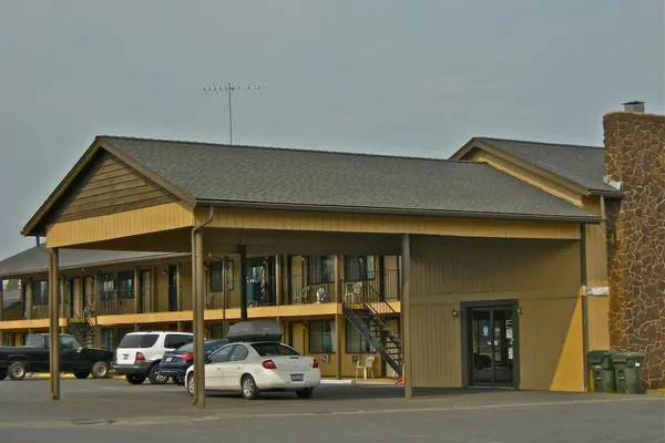 Photo 1 - Red Lion Inn & Suites La Pine
