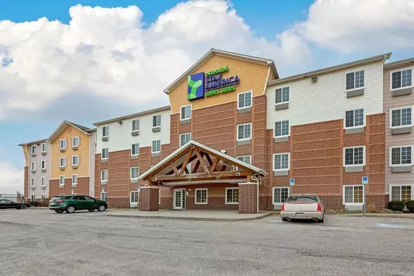 Photo 1 - Extended Stay America Select Suites - Cleveland - Airport