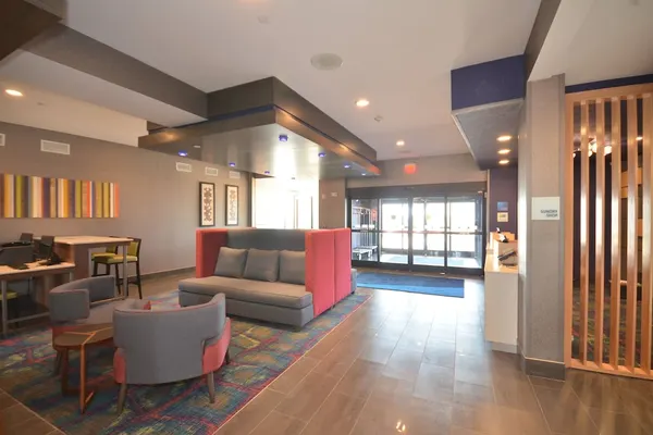Photo 1 - Holiday Inn Express & Suites Oklahoma City Mid - Arpt Area by IHG