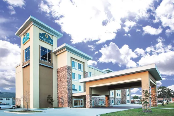 Photo 1 - La Quinta Inn & Suites by Wyndham Hattiesburg - I-59