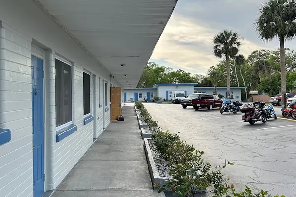 Photo 1 - Sunshine Inn of Daytona Beach