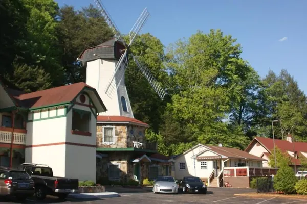 Photo 1 - Heidi Motel