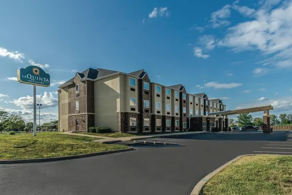 Photo 1 - La Quinta Inn & Suites by Wyndham Collinsville - St. Louis