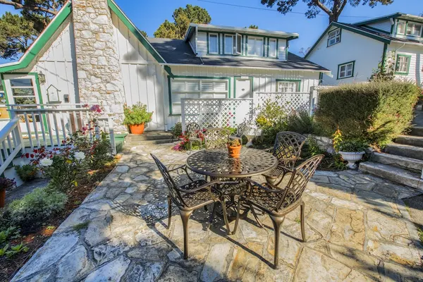 Photo 1 - Carmel Green Lantern Inn