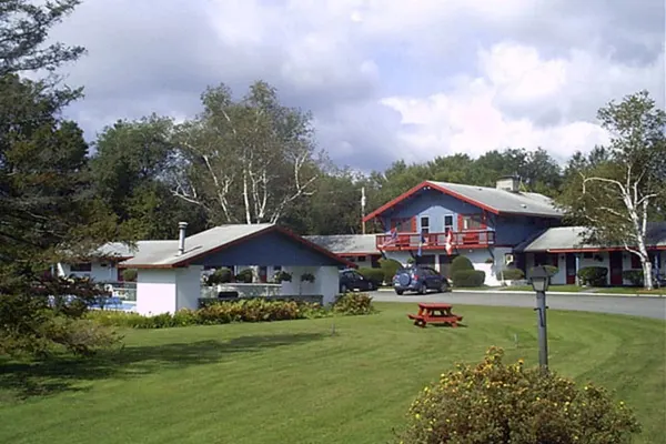 Photo 1 - The Chalet Motel, A Travelodge by Wyndham