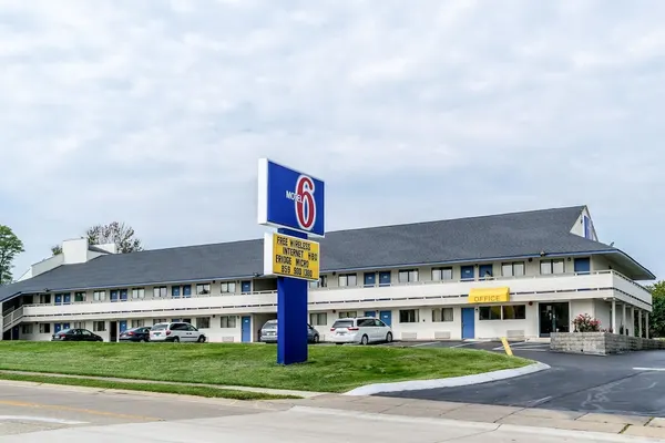 Photo 1 - Motel 6 Florence, KY - Cincinnati Airport