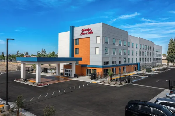 Photo 1 - Hampton Inn & Suites Bakersfield Central