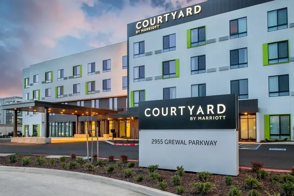 Photo 1 - Courtyard by Marriott Modesto North