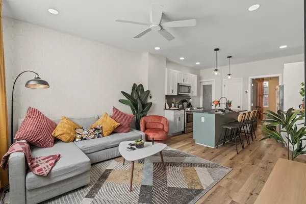 Photo 1 - Passyunk Square Spacious 1BR - Huge Deck