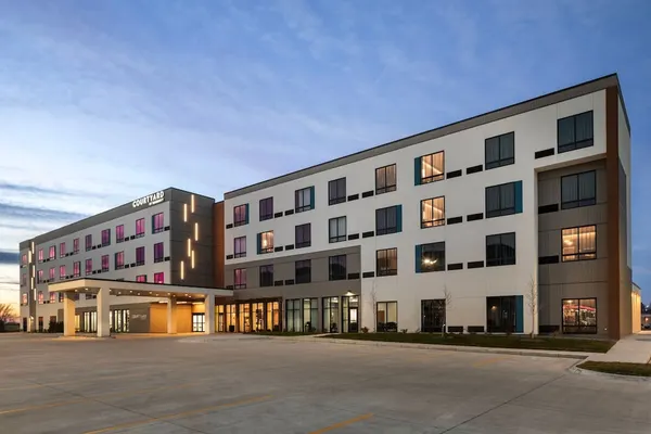 Photo 1 - Courtyard by Marriott Bettendorf
