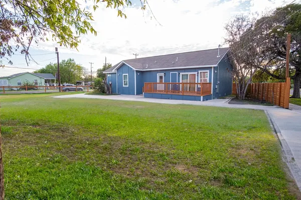 Photo 1 - Downtown Dream Home Spacious 4br/2ba Sleeps 12!