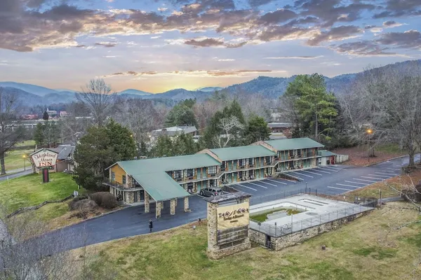 Photo 1 - Tremont Lodge & Resort