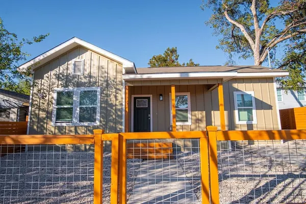 Photo 1 - Escape to 4BR 3BA Brand New Downtown Home