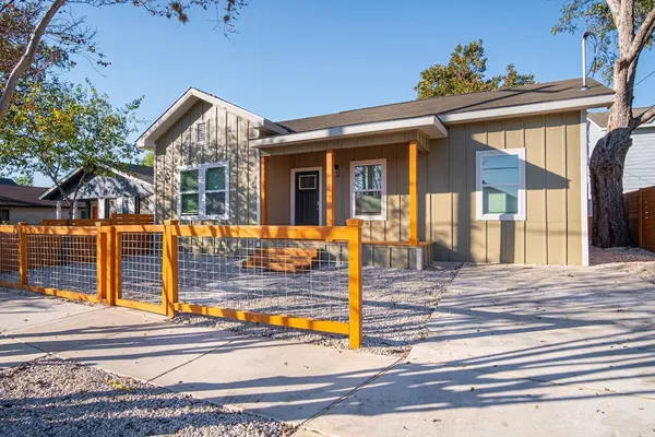 Photo 1 - Escape to 4br/3ba Brand New Downtown Home
