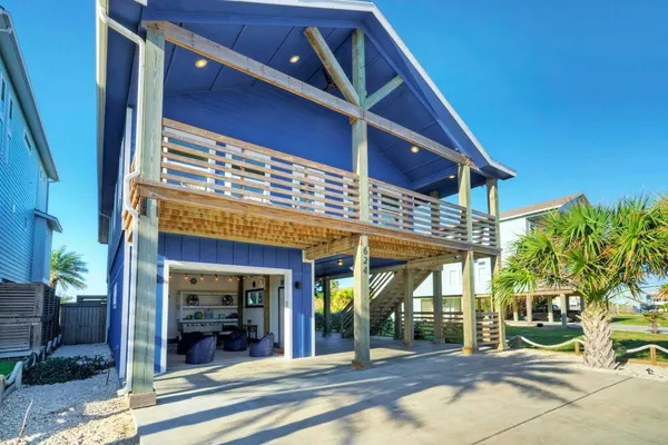 Photo 1 - Sapphire Breeze by Avantstay Pool, Walk to Beach