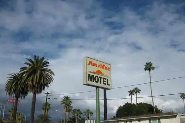 Photo 1 - Sunshine Motel