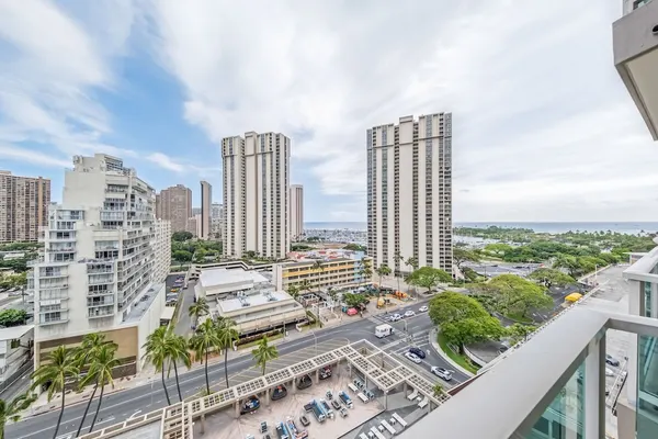 Photo 1 - Ala Moana Condo by Zelloo