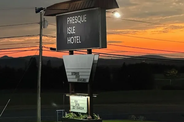 Photo 1 - Presque Isle Hotel