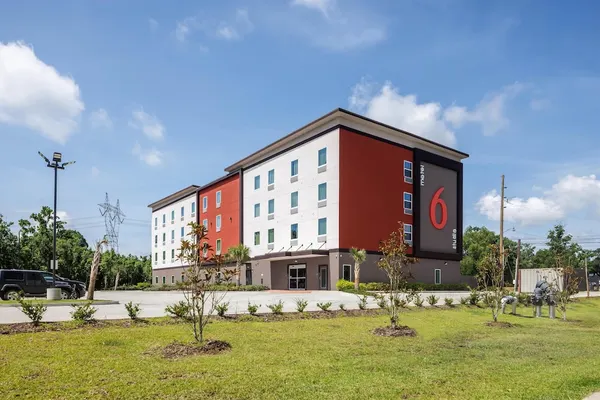 Photo 1 - Motel 6 Gonzales, La - Baton Rouge/Geismar/Prairieville I-10