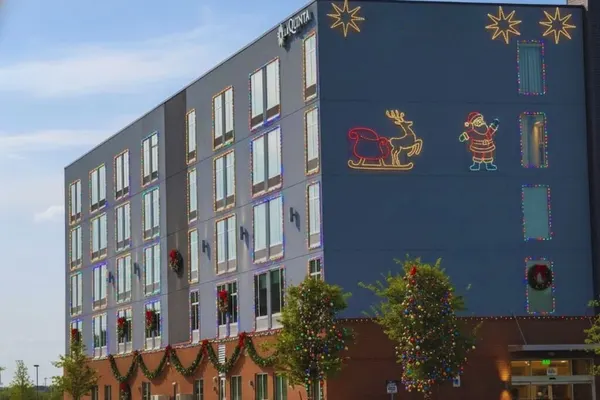 Photo 1 - La Quinta Inn & Suites by Wyndham Chattanooga Downtown/South