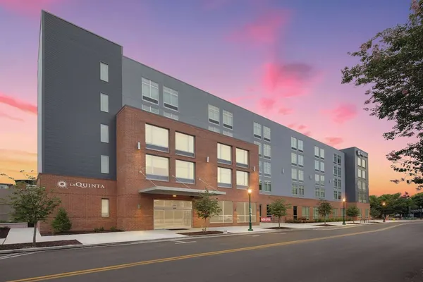 Photo 1 - La Quinta Inn & Suites by Wyndham Chattanooga Downtown/South
