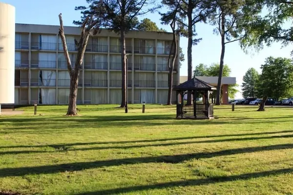 Photo 1 - Home Inn Woods Hotel