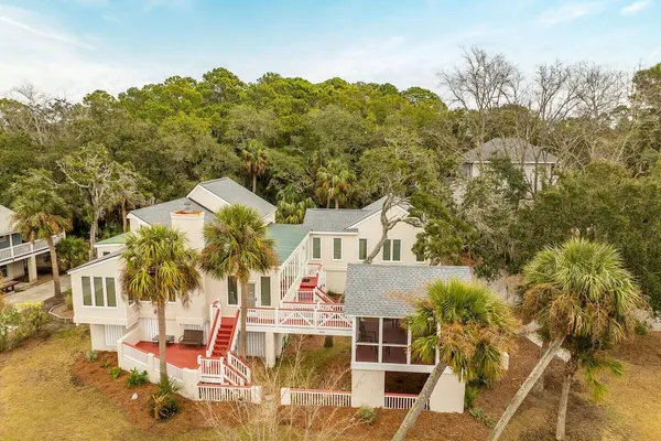 Photo 1 - Spacious 4 Bed, 3 Bath Home in Prime Location w/ Breathtaking Marsh Views