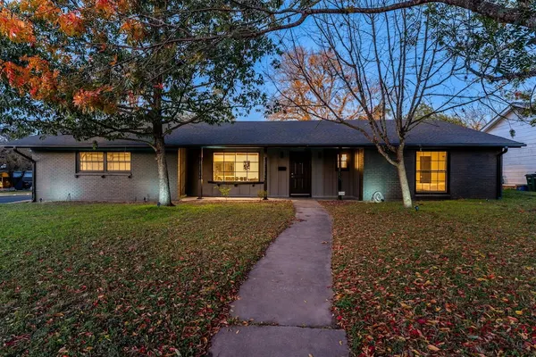 Photo 1 - Quiet 3 Bedroom Home Walkable to Zilker Park