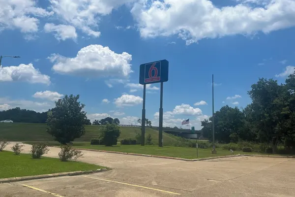 Photo 1 - Studio 6 Hammond, LA – I12 – I55